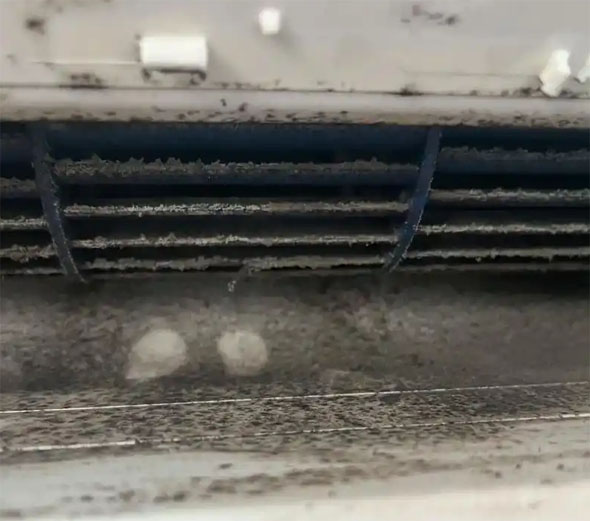 安顺空调吹的风有股烧焦味是怎么回事